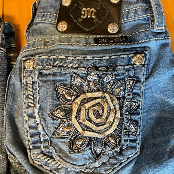 Lot of 3-Size 27 Miss Me Cuffed Capris - Picture 2 of 9